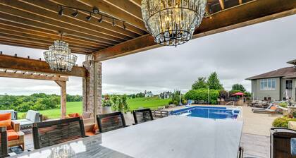 Outdoor Oasis: Luxe Flat in Mt Horeb!