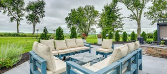 Group Getaway: Luxe Farmhouse in Mt Horeb!