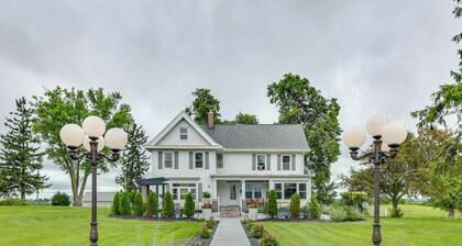 Fire Pits, Views & Yard: Luxe Mt Horeb Getaway!