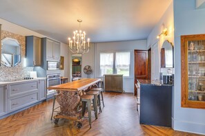 House (5 Bedrooms) | Interior
