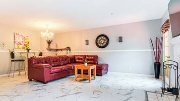 Apartment (3 Bedrooms) | Front of property
