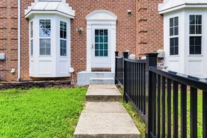 Apartment (3 Bedrooms) | Interior - 11 Mi to Dtwn Aberdeen: Spacious Townhome! (Abingdon)