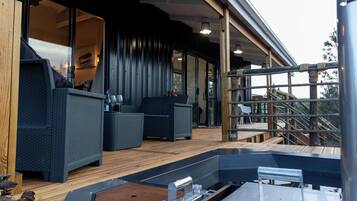 Luxury Cabin, 2 Bedrooms, Valley View | Terrace/patio