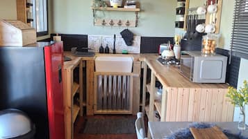 奢華小屋, 1 張加大雙人床 | 私人廚房 | 大型雪櫃/冰箱、微波爐、爐具、特濃咖啡機