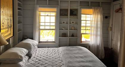 Sunsets Galore
Peace & Quiet
Beautiful 3-bedroom home on Monhegan Island.