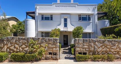 Cottesloe Beach Deluxe Apartment