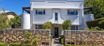 Cottesloe Beach Deluxe Apartment