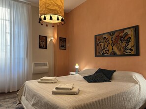 1 bedroom, WiFi, bed sheets - Oasis in the Heart of Lucca: central and bright (Lucca)