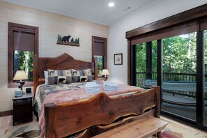 4 bedrooms, desk, iron/ironing board, WiFi