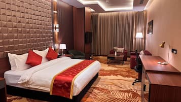 Deluxe Double Room | Egyptian cotton sheets, premium bedding, pillowtop beds, minibar