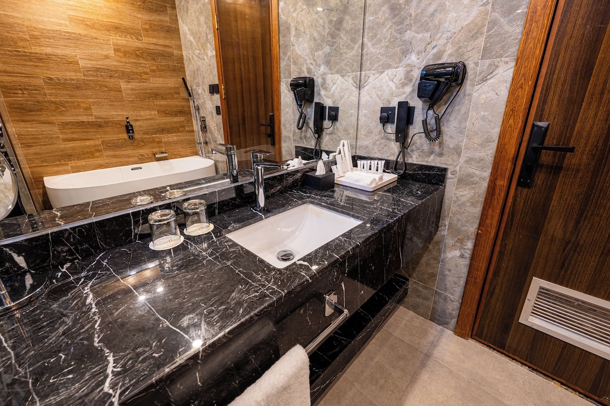 Combined shower/bathtub, hair dryer, bathrobes, slippers
