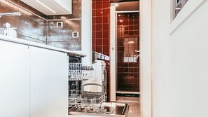 Microwave, mesin pencuci piring, dan mesin pembuat kopi/teh