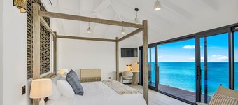 Luxe Coastal 3 Bedroom with Panoramic Views of the Caribbean Sea and Beach