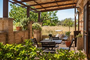Outdoor dining - Room 'Angeli Nel Salento - C H - Mare' with Private Terrace, Wi-Fi and Air Conditioning (Santa Cesarea Terme)
