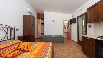 1 bedroom, WiFi, bed sheets