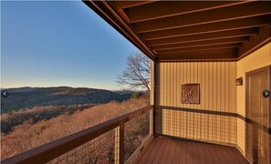 Property grounds - Superb 2-bedroom apartment with spectacular views in Highlands (Highlands)