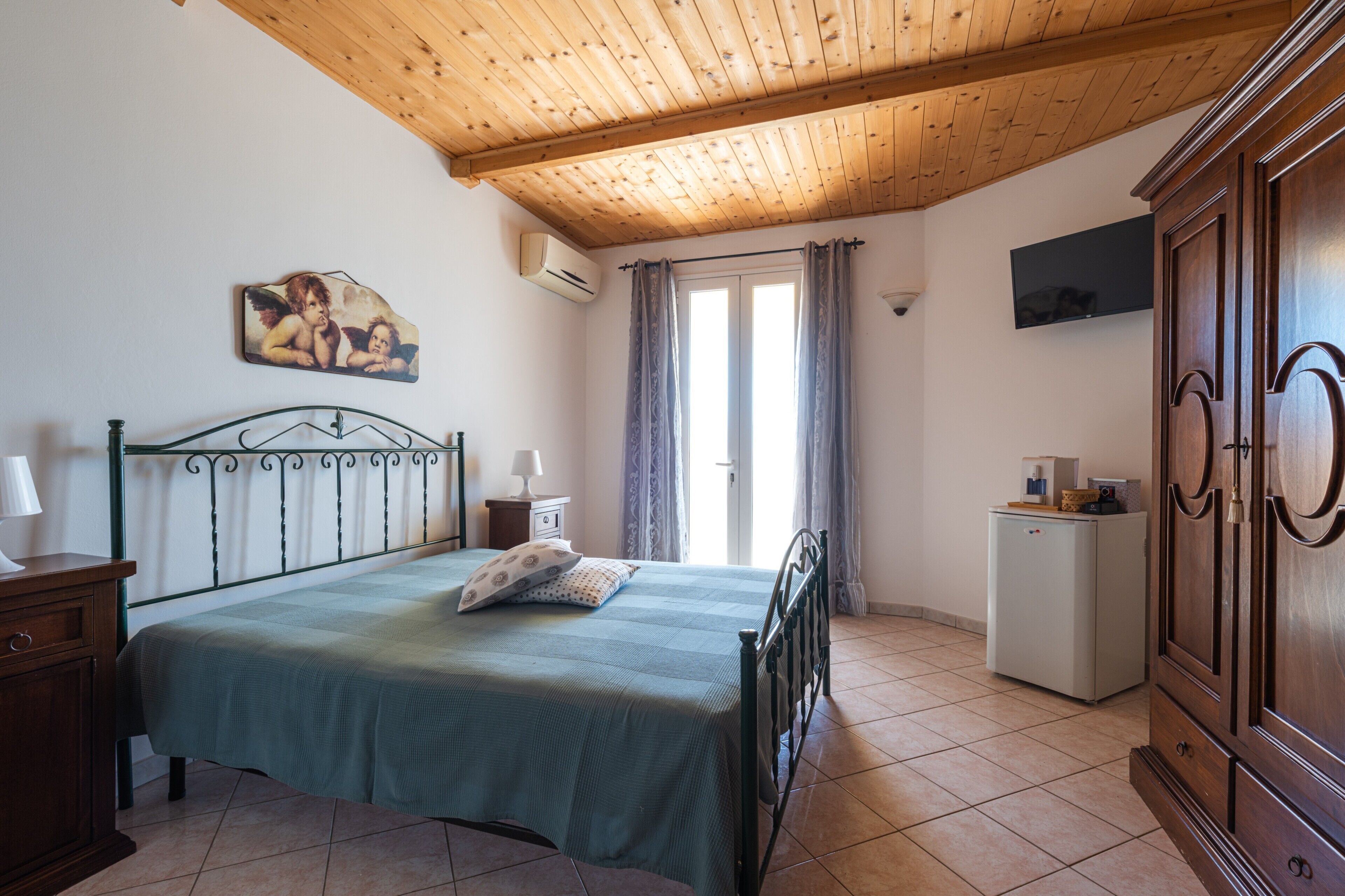 1 habitación, wifi y ropa de cama 
