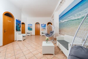 Interior - Room 'Angeli Nel Salento - Room 5' with Private Terrace, Wi-Fi and Air Conditioning (Cocumola)