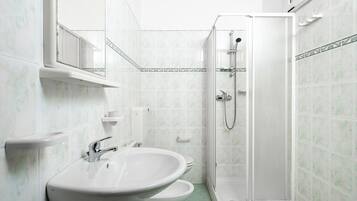 Dusch, hårtork och handdukar