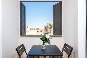 Dining - Room 'Angeli Nel Salento - Room 7' with Private Terrace, Wi-Fi and Air Conditioning (Cocumola)