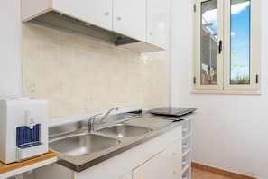 Fridge, stovetop, coffee/tea maker, electric kettle