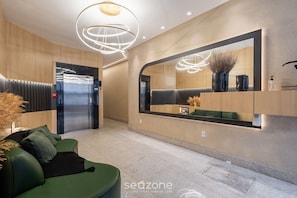 Basic Apartment | Lobby