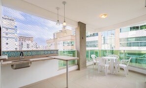 Basic Apartment | Outdoor dining