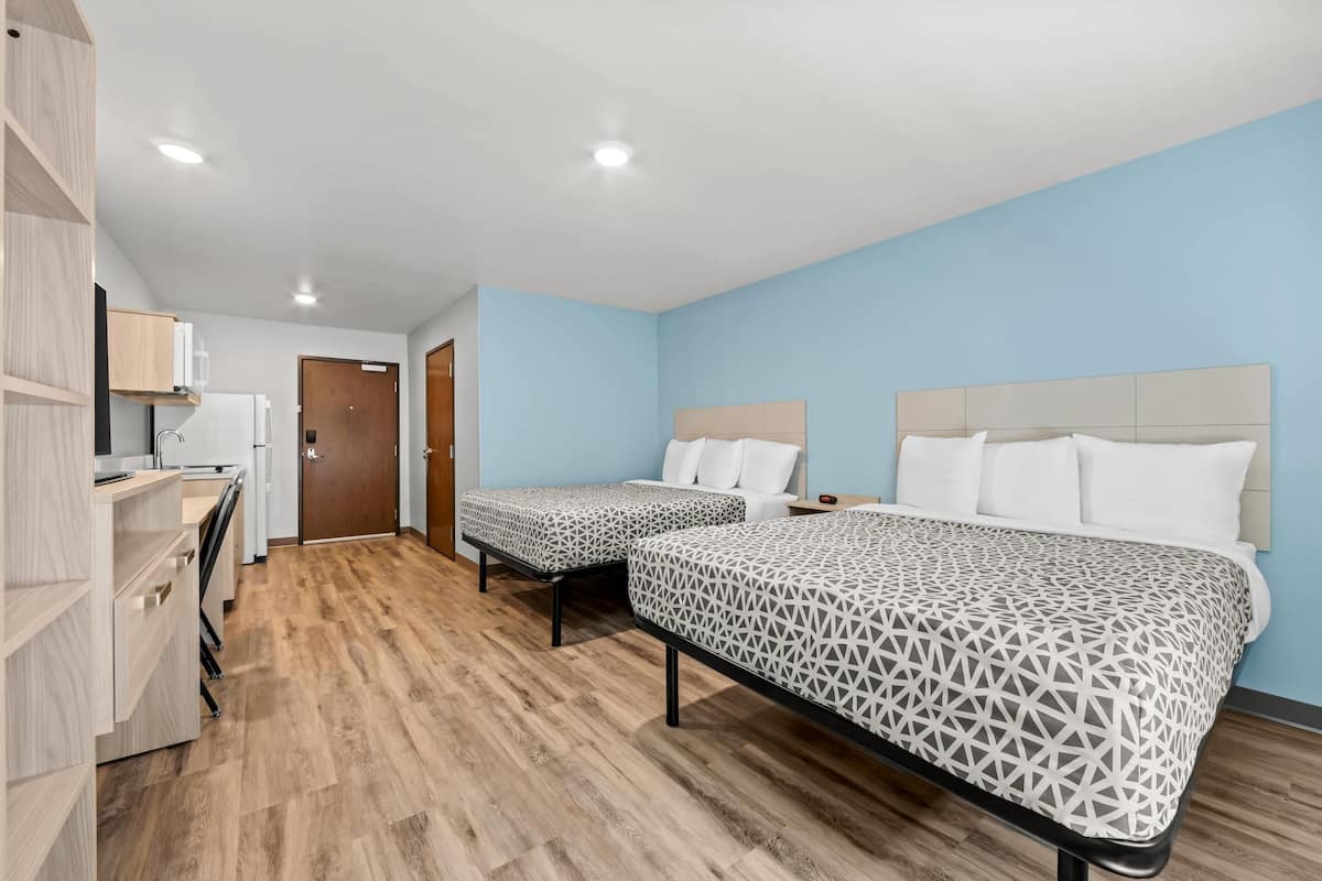 Suite, 2 Queen Beds, Non Smoking