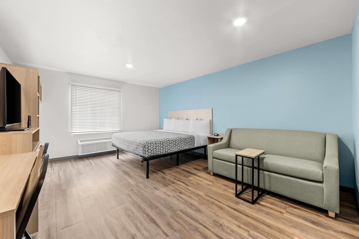 Desk, laptop workspace, free WiFi, bed sheets