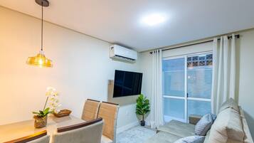 Basic Apartment | Living area