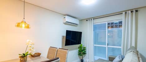 Basic Apartment | Living area