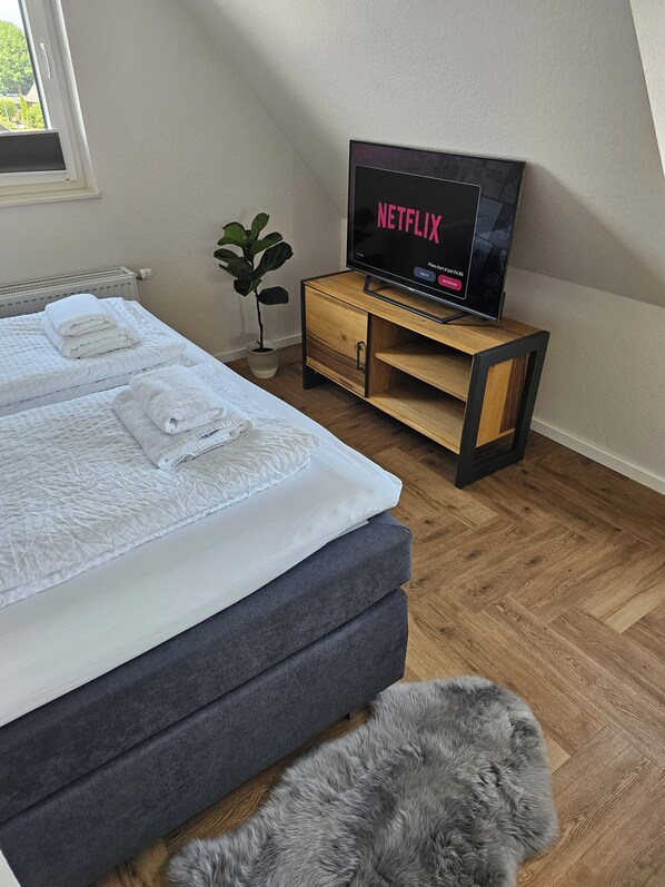 2 bedrooms, iron/ironing board, WiFi, bed sheets