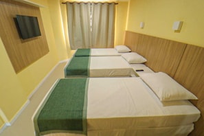 Standard Triple Room | Laptop workspace, free WiFi, bed sheets