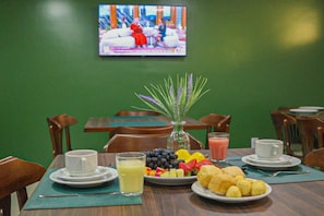 Free daily buffet breakfast