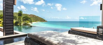 Chic Oceanfront 4 Bedroom Villa Perfect for Beachfront Morning Coffee Moments