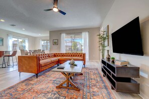 TV, offices - Bellavida resort home w/ pool & theater (Kissimmee)