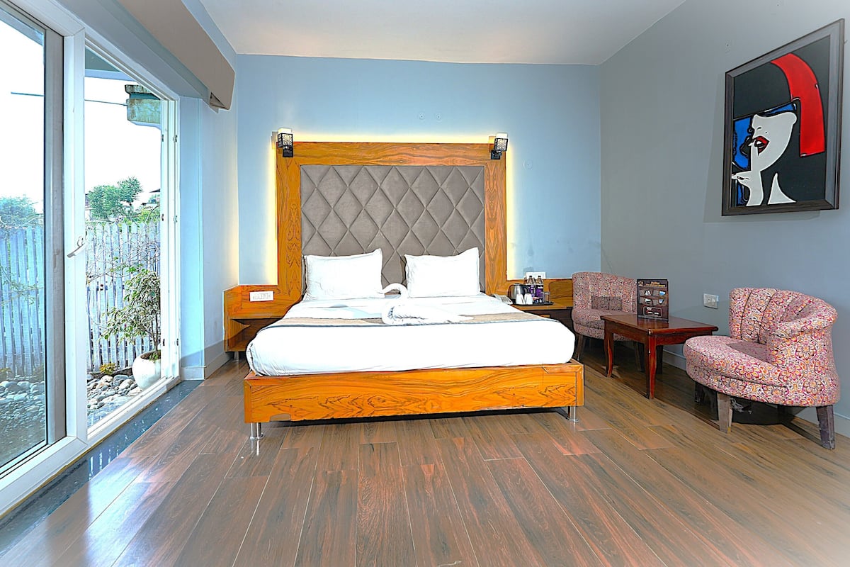 Comfort Double Room | In-room safe, soundproofing, iron/ironing board, free WiFi