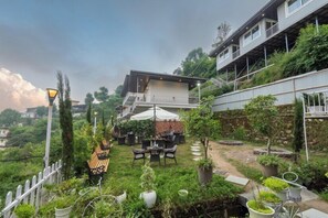 Superior Valley And River View | Vue sur le jardin