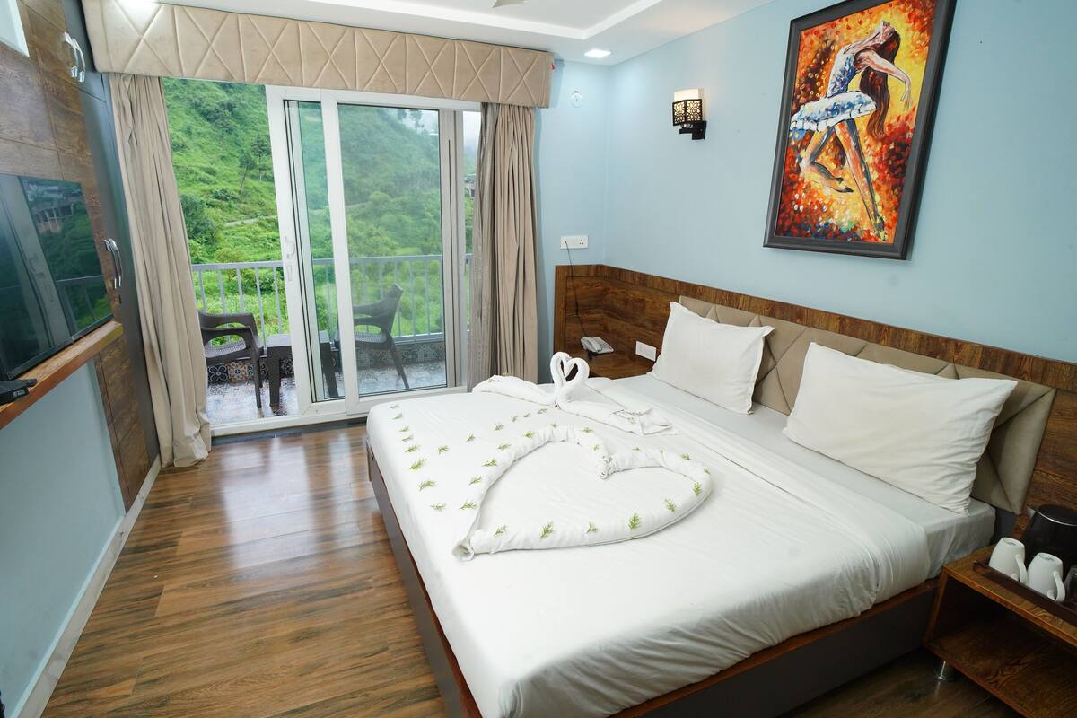 Superior Double Room, Hill View | In-room safe, soundproofing, iron/ironing board, free WiFi