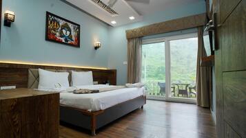 Comfort Double Room | In-room safe, soundproofing, iron/ironing board, free WiFi