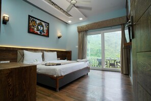 Comfort Double Room | In-room safe, soundproofing, iron/ironing board, free WiFi