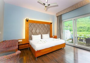 Dobbeltrom – comfort | Safe på rommet, lydisolert, strykejern/-brett og wi-fi (inkludert)