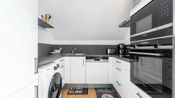 Microonde, forno, piano cottura, lavastoviglie