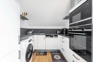 Microwave, oven, stovetop, dishwasher