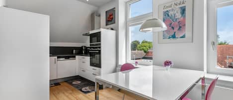 Microwave, oven, stovetop, dishwasher