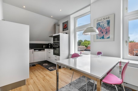 Microwave, oven, stovetop, dishwasher. Apartment '3' with Private Garden