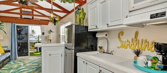 Cozy Boathouse in Fort Myers Beach