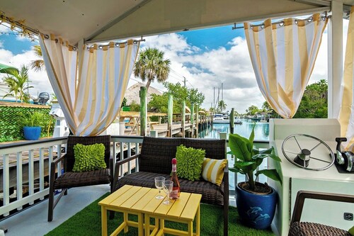 Cozy Boathouse in Fort Myers Beach