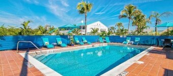 Cozy Boathouse in Fort Myers Beach