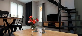 Nature break in Doué La Fontaine: house with terrace and Bioparc decor